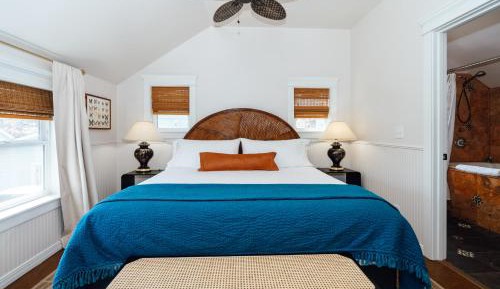 Deluxe Suite with Spa Bath