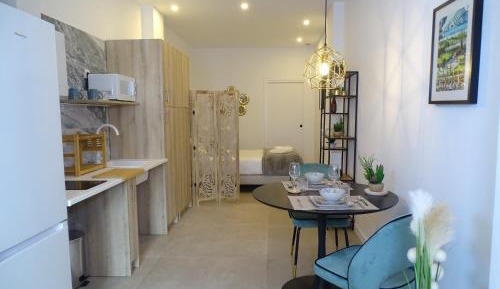 One-Bedroom Loft Apartment with One Queen Bed