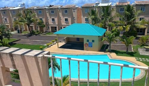 Apartment with Pool View 