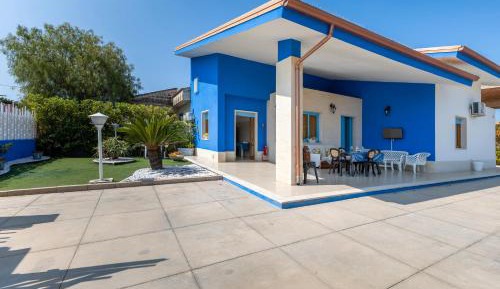 Villa with Garden View