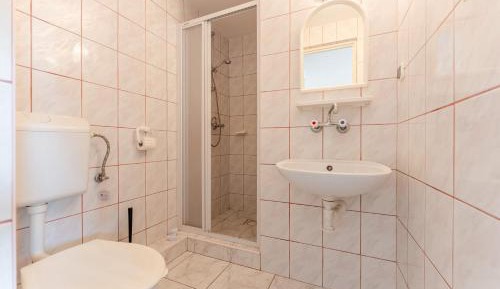 Economy Triple Room