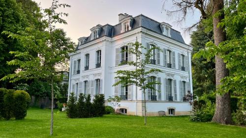 Three-Bedroom Apartment - High Floor