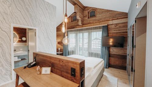 Chalet Suite with Balcony and Mountain View