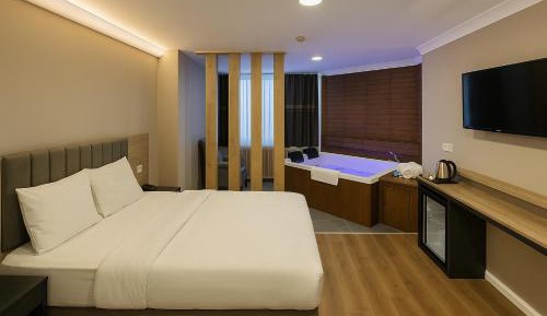 King Room with Spa Bath