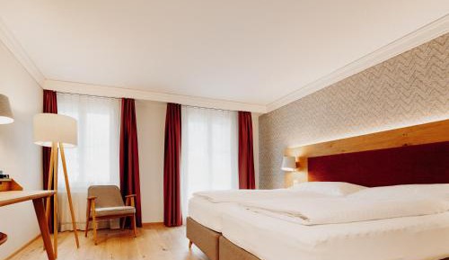 Deluxe Twin Room with Balcony and Mountain View