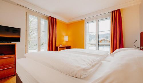 Standard Twin Room with Balcony and Mountain View