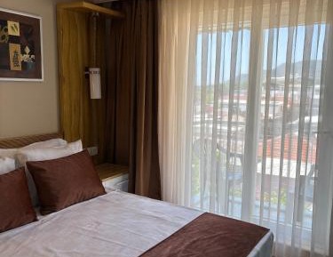 Deluxe Double Room with Side Sea View