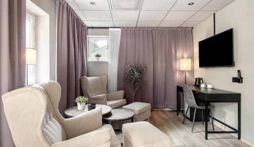 Junior King Suite with Spa Bath and Sauna - City View
