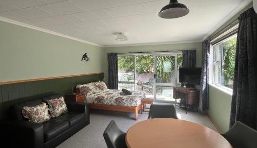 Two-Bedroom Apartment with Lounge