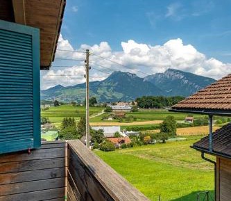 Apartment with Mountain View