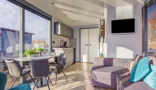 Two-Bedroom House Boat