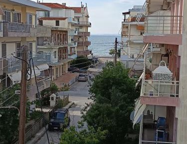 Four-Bedroom Apartment with Balcony 