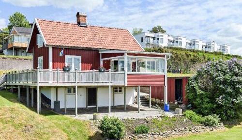 One-Bedroom Holiday Home