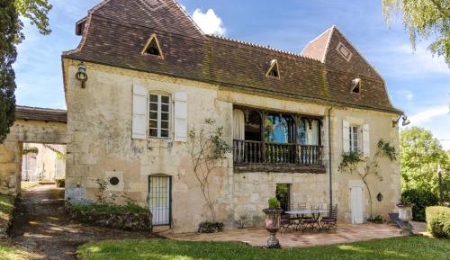 Eight-Bedroom Holiday Home