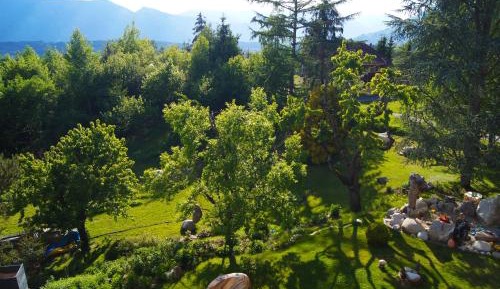 Apartment with Mountain View
