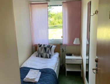 Single Room with Shared Bathroom