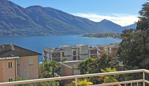 Apartment with Lake View