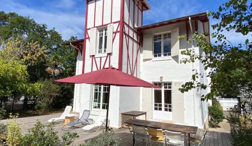 Villa (8 Adults)