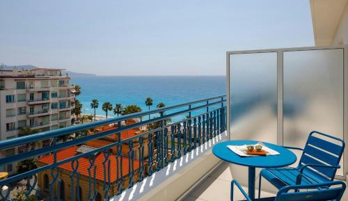 Suite with Queen Bed, Sofa Bed, Balcony and Sea View