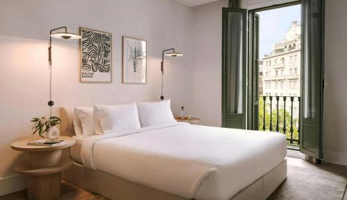 King Room with Balcony and Street View