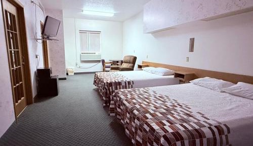 Queen Bed with Kitchenette Non - Smoking