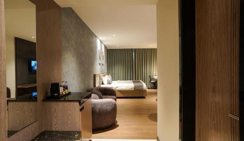 Deluxe Suite