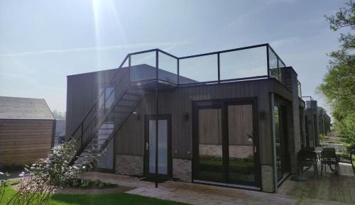 Bungalow - Water Front 