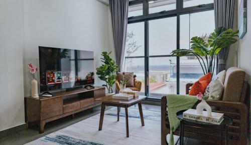 One-Bedroom Apartment with Sea View and Balcony