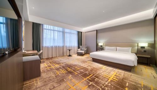 Deluxe Queen Room