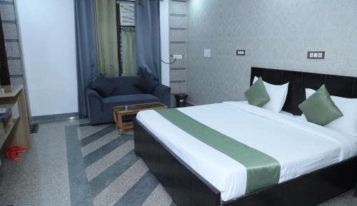 Deluxe Queen Suite