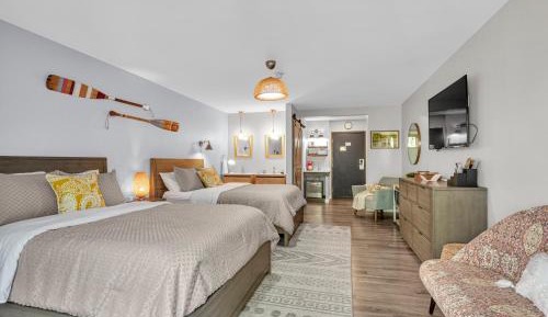Deluxe Queen Suite