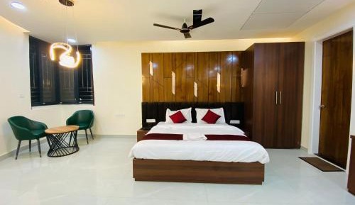 Deluxe Room (2 Adults + 1 Child)