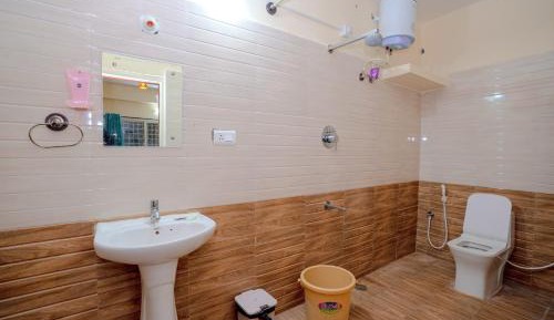 10-Bed Mixed Dormitory Room