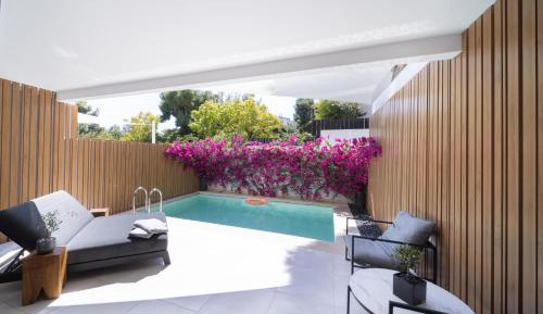 Signature Deluxe Suite with Private Pool