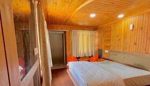 Standard Single Room with Mountain View