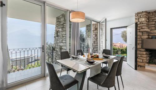 Two Bedroom Apartment with Lake View