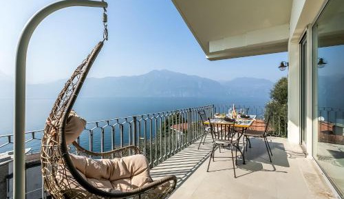 One Bedroom Apartment with Lake View 2
