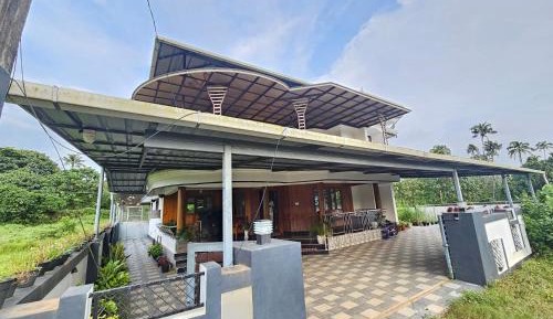Four-Bedroom Holiday Home