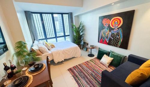 One-Bedroom Apartment with City View