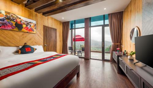 One-Bedroom Apartment with Balcony and Mountain View  