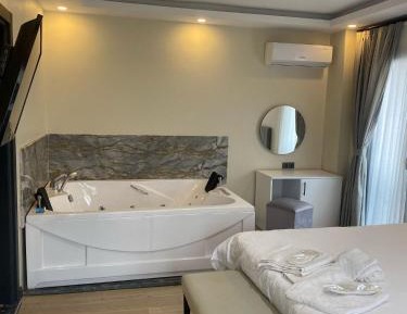 Junior Suite with Pool View
