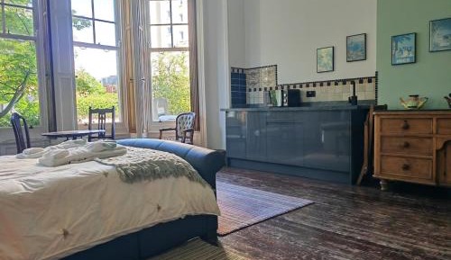 Studio Apartment with King Bed