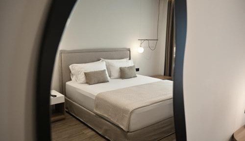 Deluxe Quadruple Room with Pool View