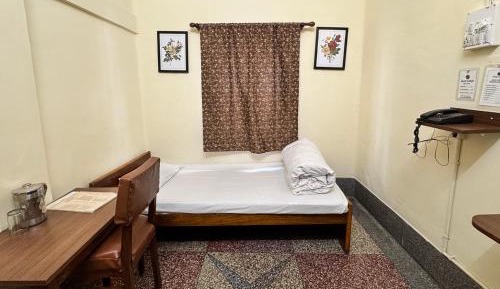 Single Room with Shared Bathroom