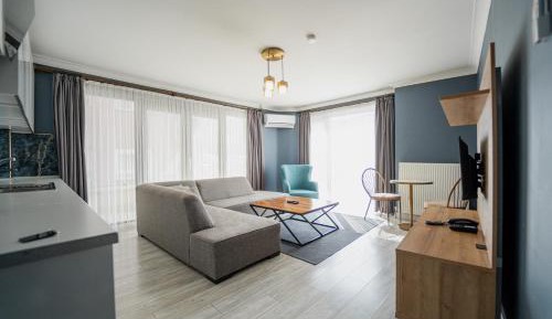 Deluxe Room (2 Adults + 1 Child)