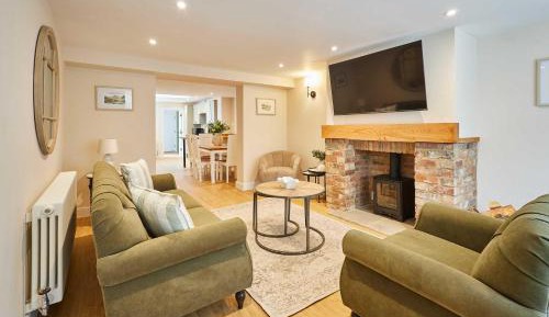 Three-Bedroom Holiday Home 