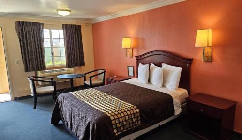 Deluxe Queen Room