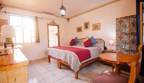 Deluxe Room/King Bed with Kitchenette