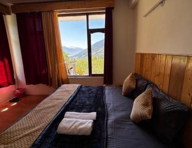 Deluxe Double Room (2 Adults + 1 Child)
