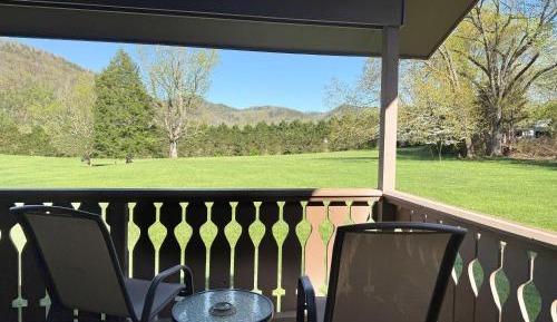 Deluxe King Room with Patio